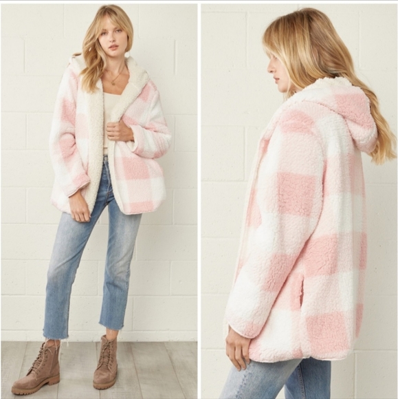 🌸💕Welcome to Pink Icing Boutique 🌸🌸💕Besides being a Posh Ambassador11🌸💕 - Picture 6 of 16